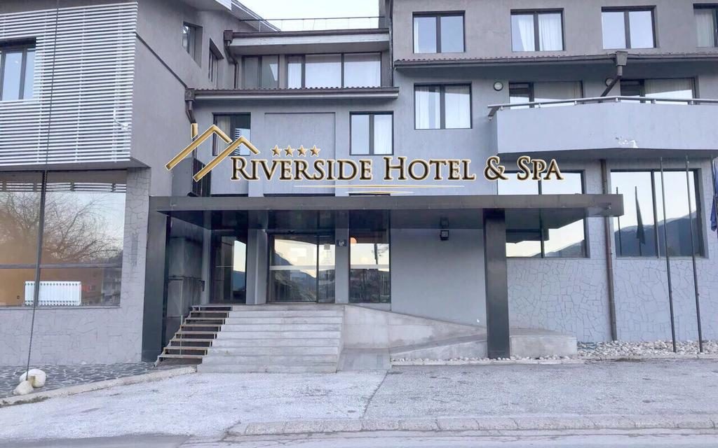 RIVERSIDE 4*