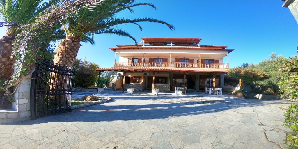 ХОТЕЛ-АПАРТМАНТ  “ZEPPOS**”