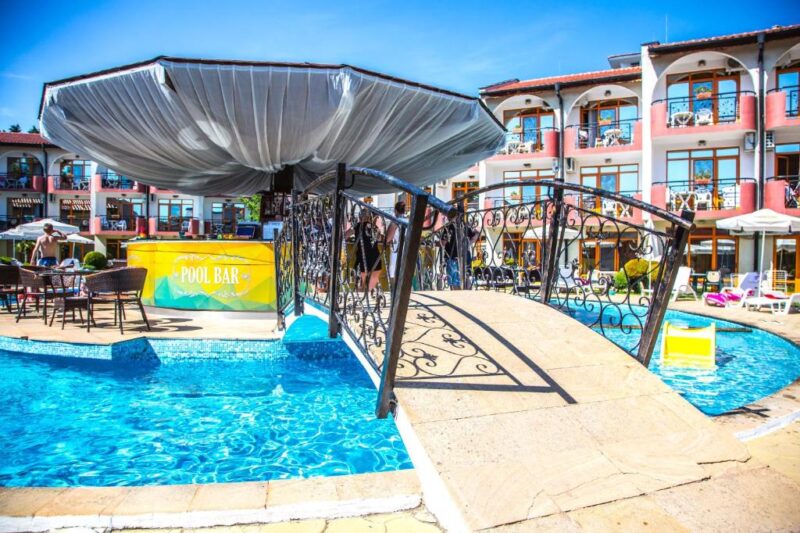 SUNRISE COMPLEX 3*